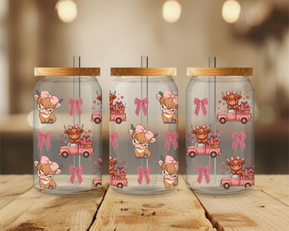 Highland Cow Glass Tumbler – Iced Coffee Cup with Bamboo Lid & Straw